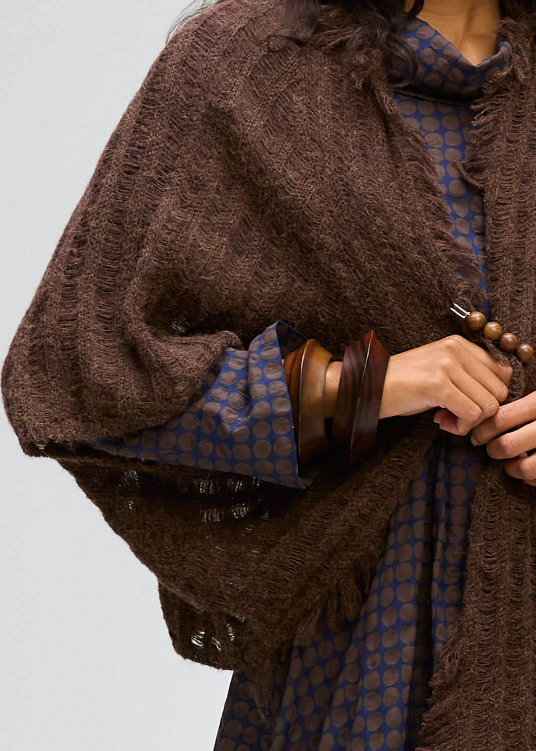 LD&CO Knitwear in Shrug With Pin in Cocoa