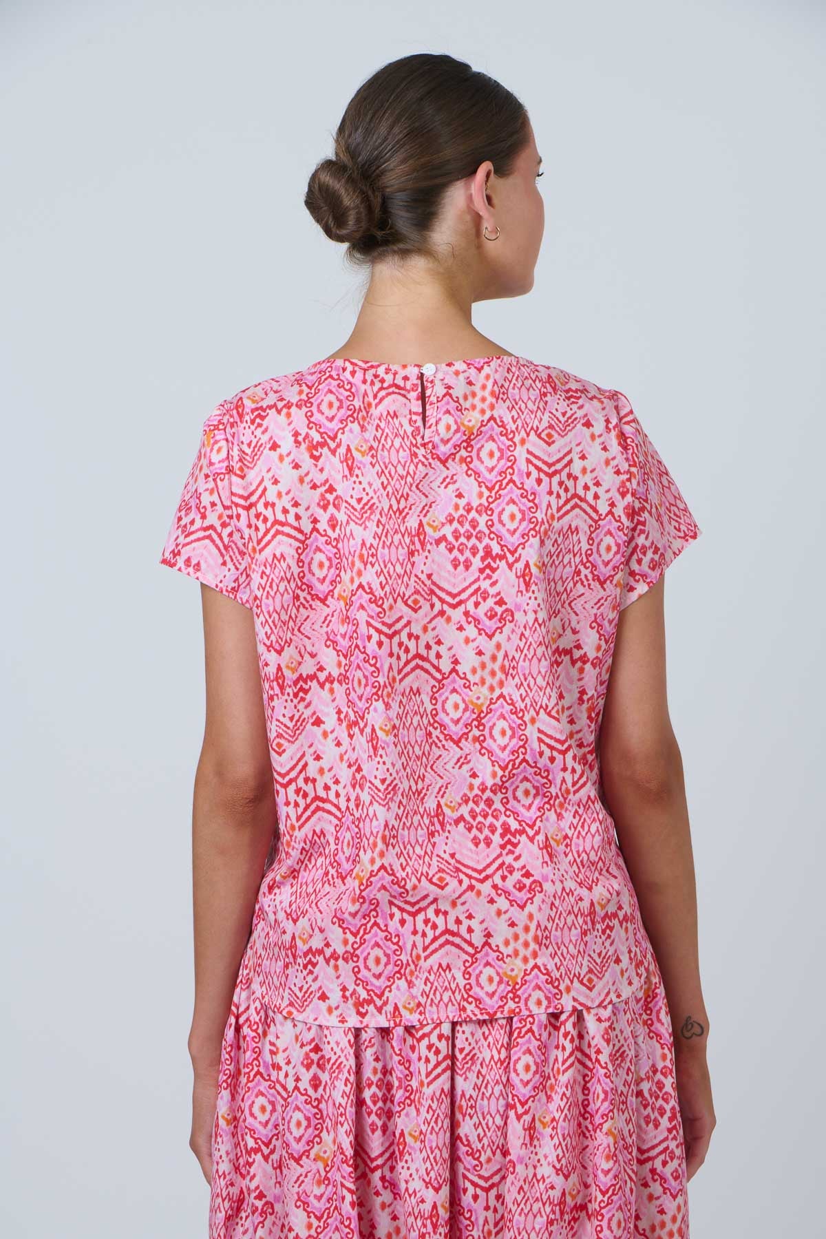 Namastai Round Neck Tee in Rose Souk