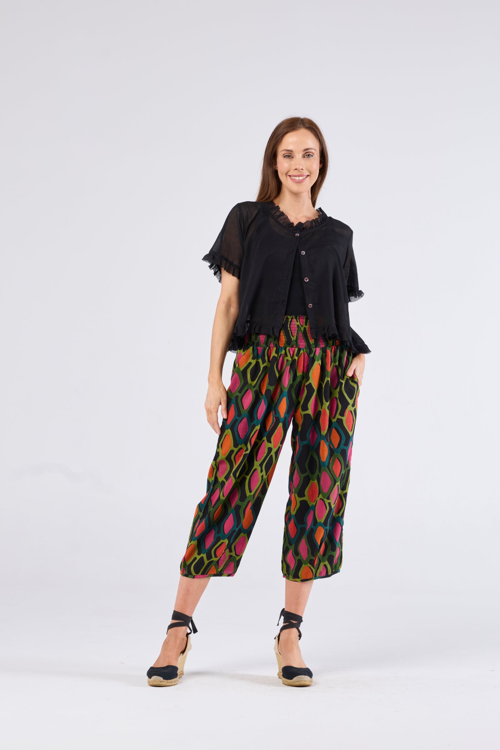 Au Hasard D'un Voyage Frill Seeker Short Cardi in Black