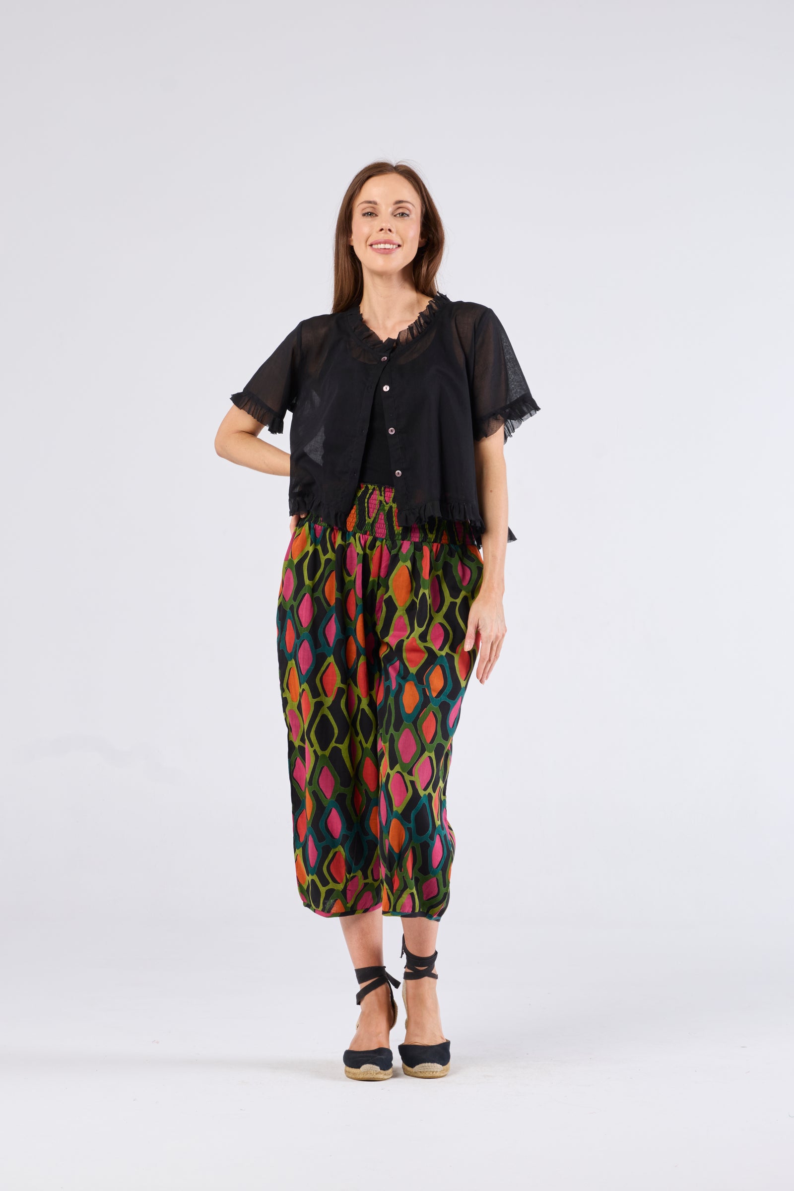 Au Hasard D'un Voyage Frill Seeker Short Cardi in Black