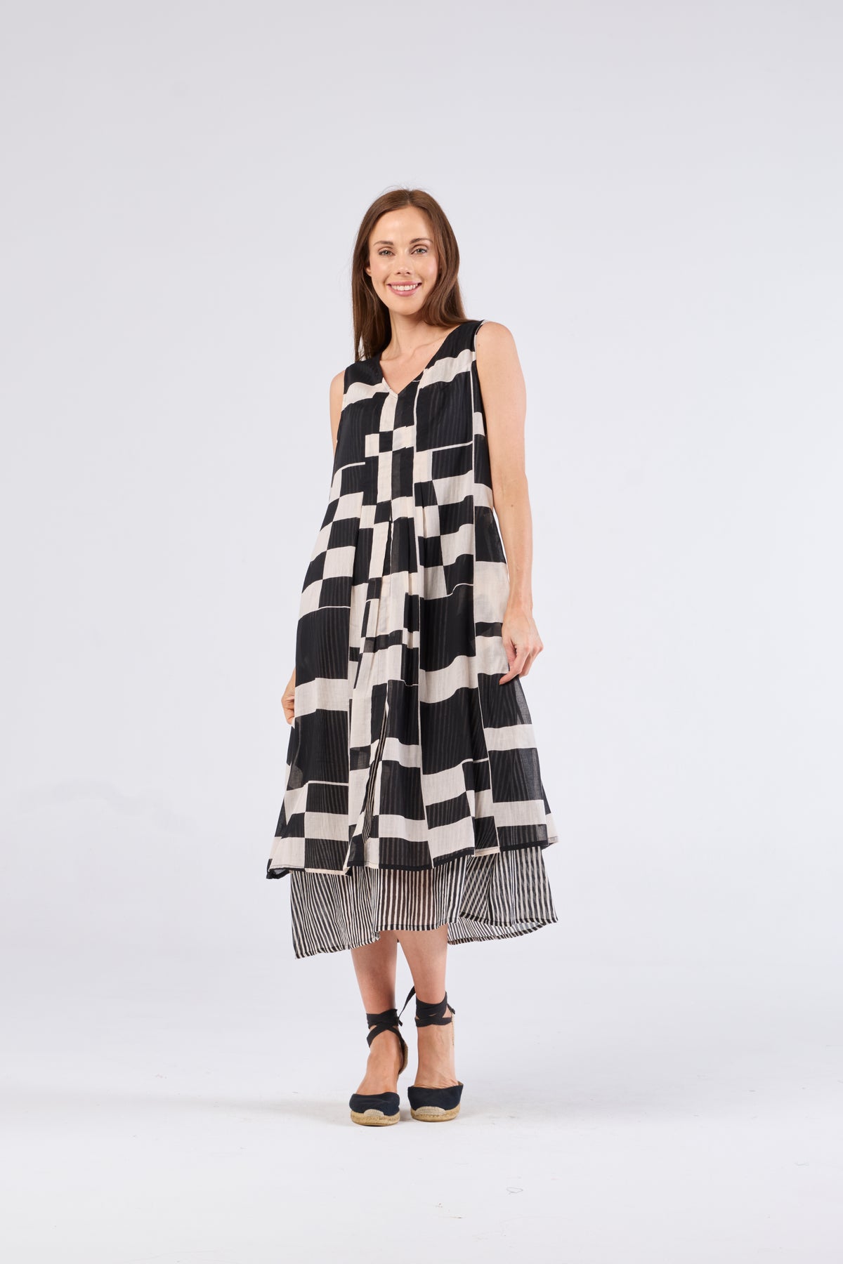 Au Hasard D'un Voyage Sleeveless Dress in Square and Stripes