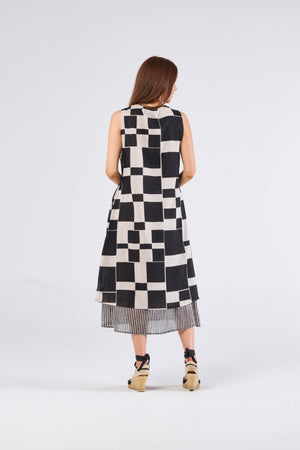 Au Hasard D'un Voyage Sleeveless Dress in Square and Stripes