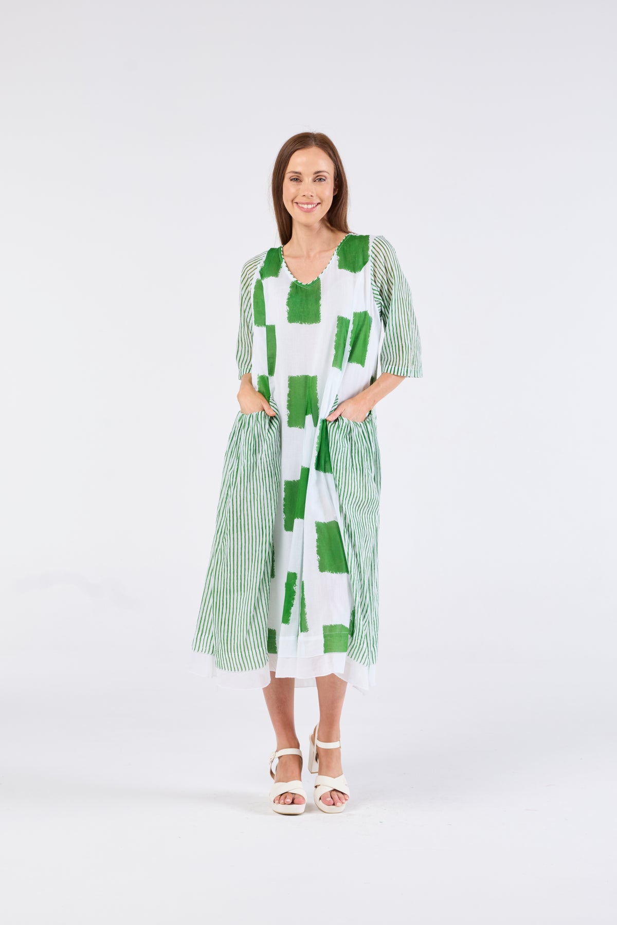 Au Hasard D'un Voyage Short Sleeve Dress in Green Block Art