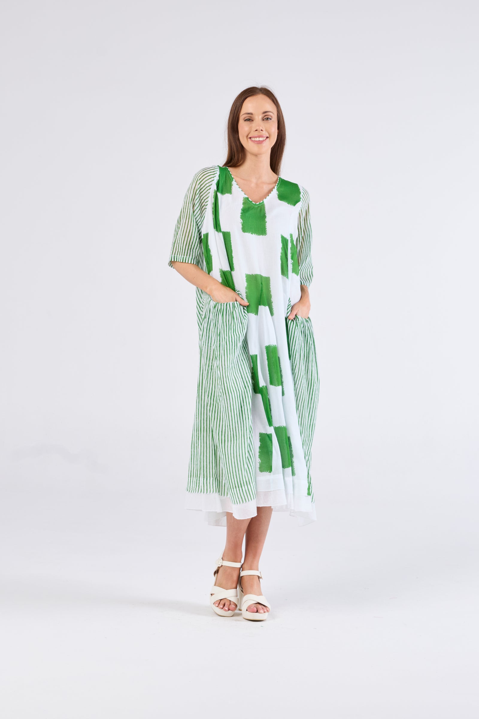 Au Hasard D'un Voyage Short Sleeve Dress in Green Block Art