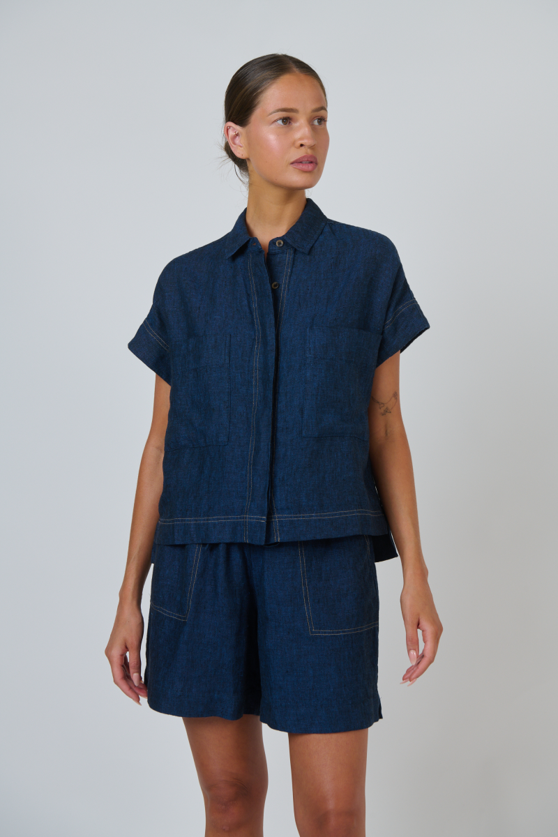 Naturals by O & J Collared Linen Top in Eclipse