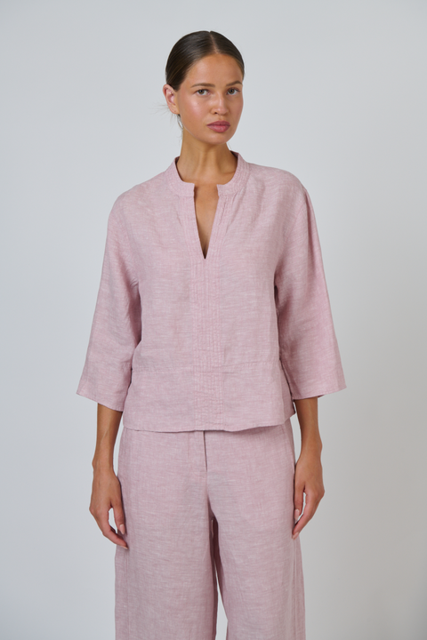 Naturals by O & J Split Neck Linen Top in Radish