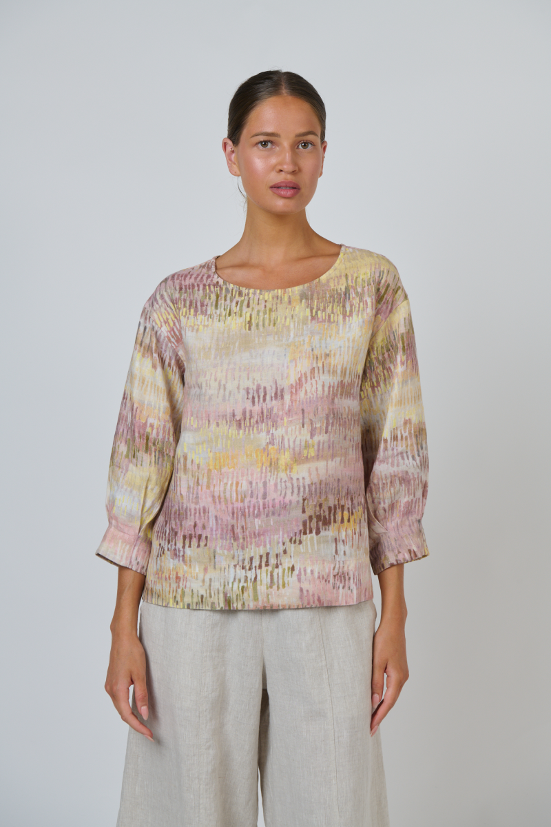 Naturals by O & J Boat Neck Top in Jardin Print