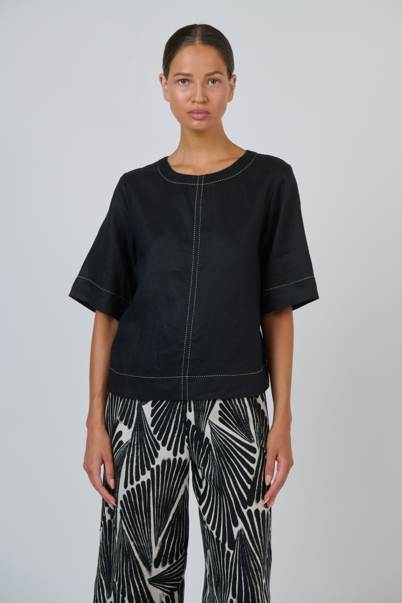 Naturals by O & J Linen Top in Black