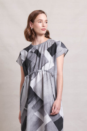 Neris Drawn To You Dress in Sphere Printed Linen