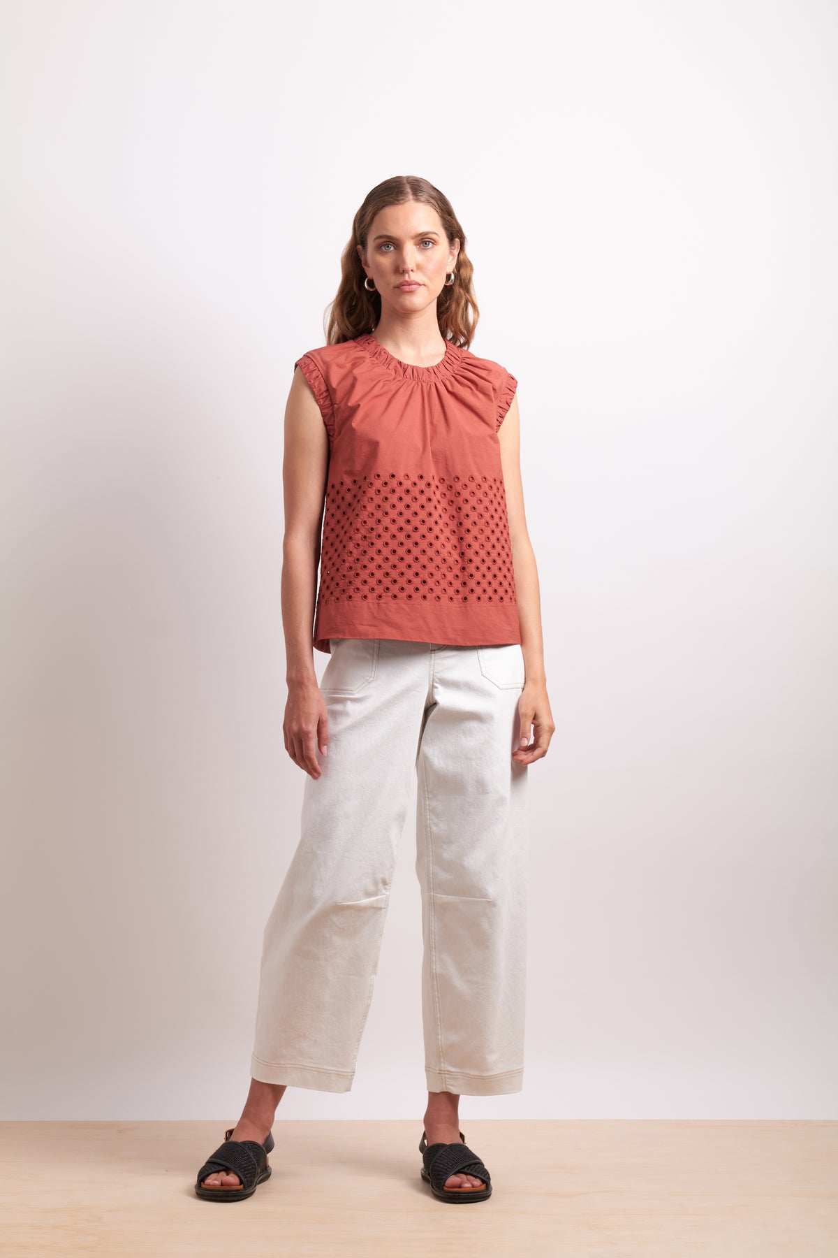 Neris Spot On Top in Cinnabar