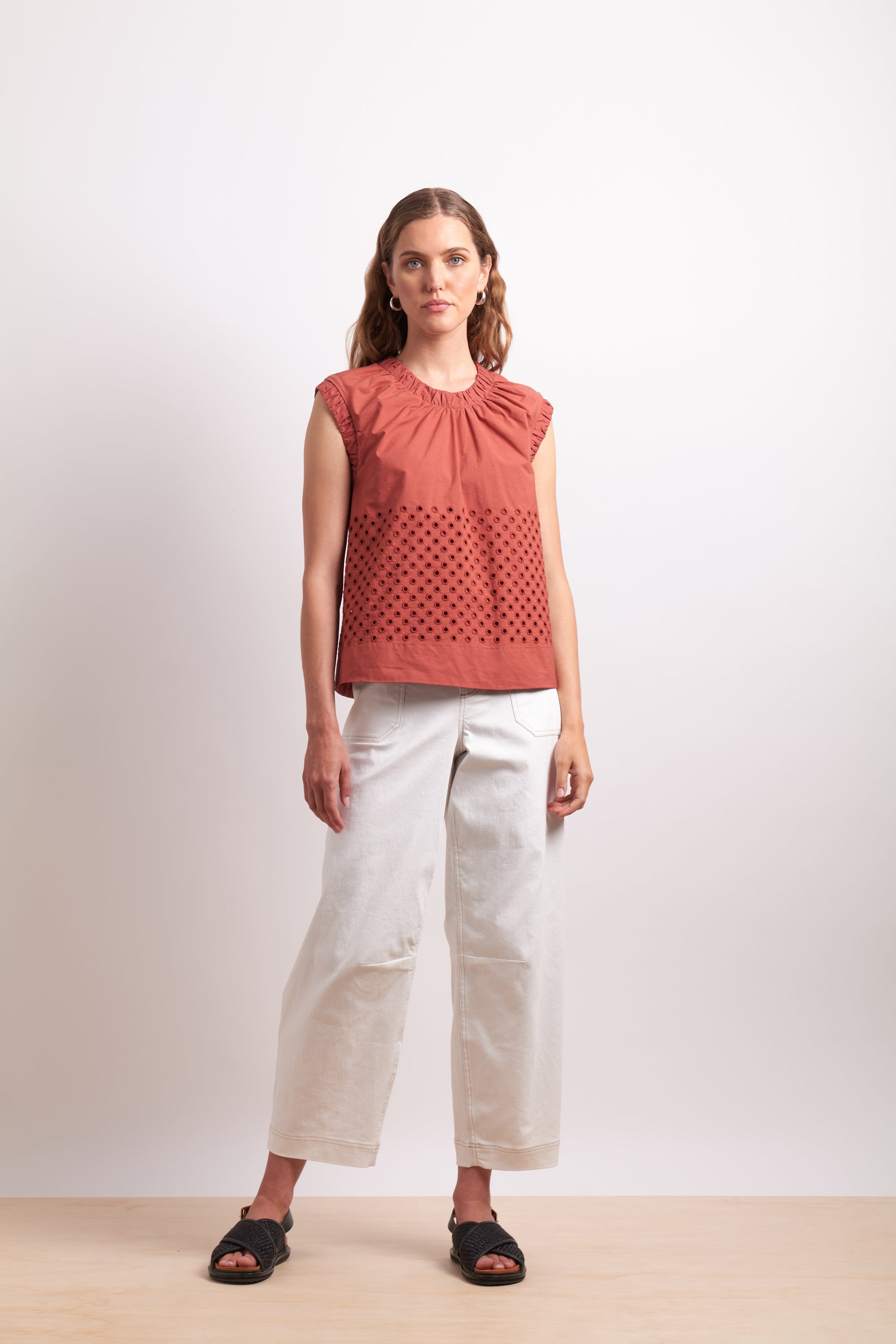 Neris Spot On Top in Cinnabar