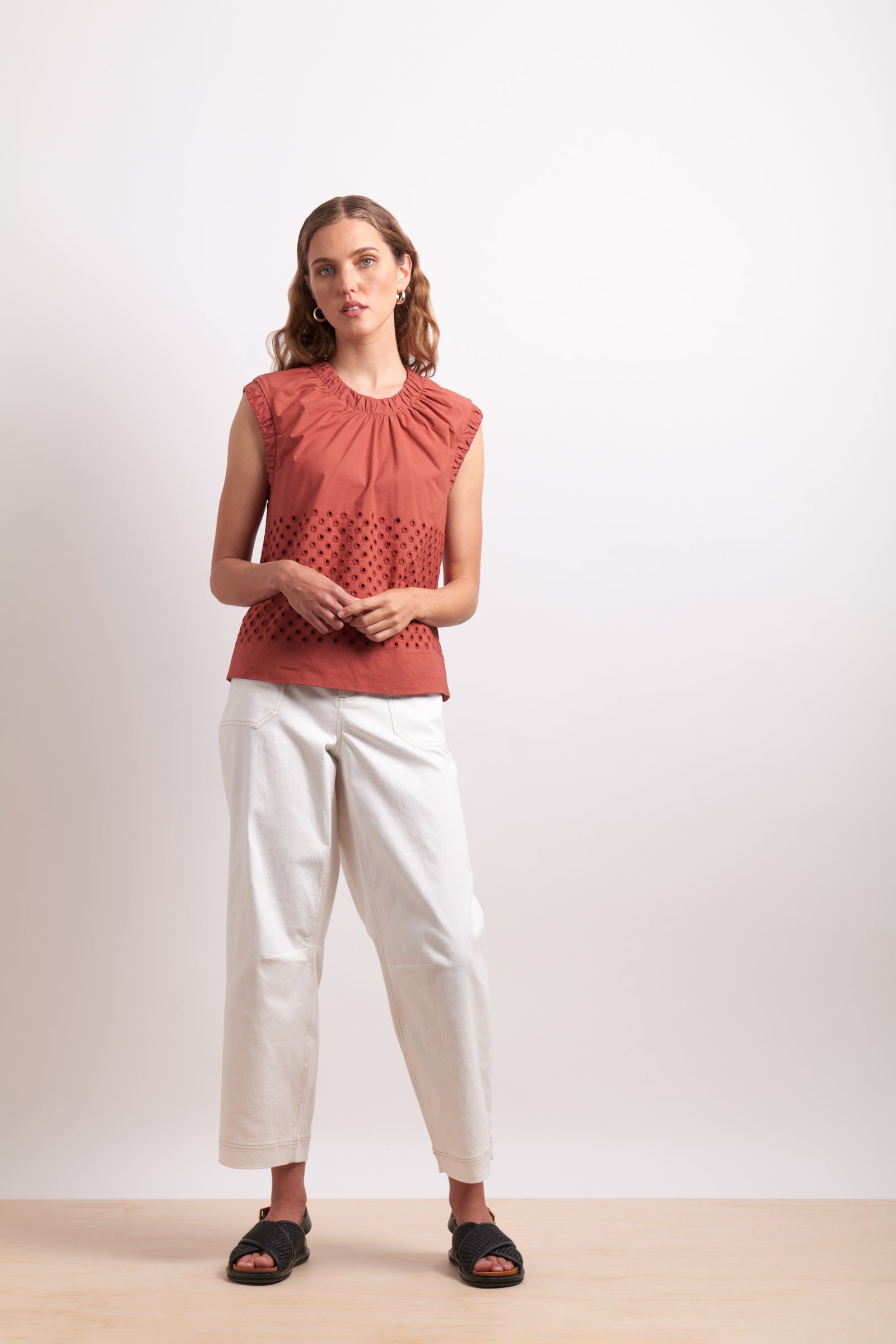 Neris Spot On Top in Cinnabar