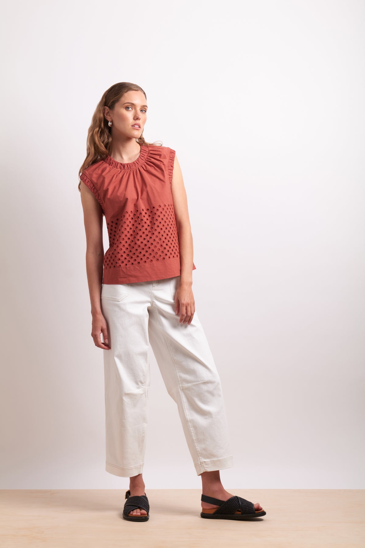 Neris Spot On Top in Cinnabar