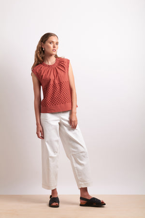 Neris Spot On Top in Cinnabar