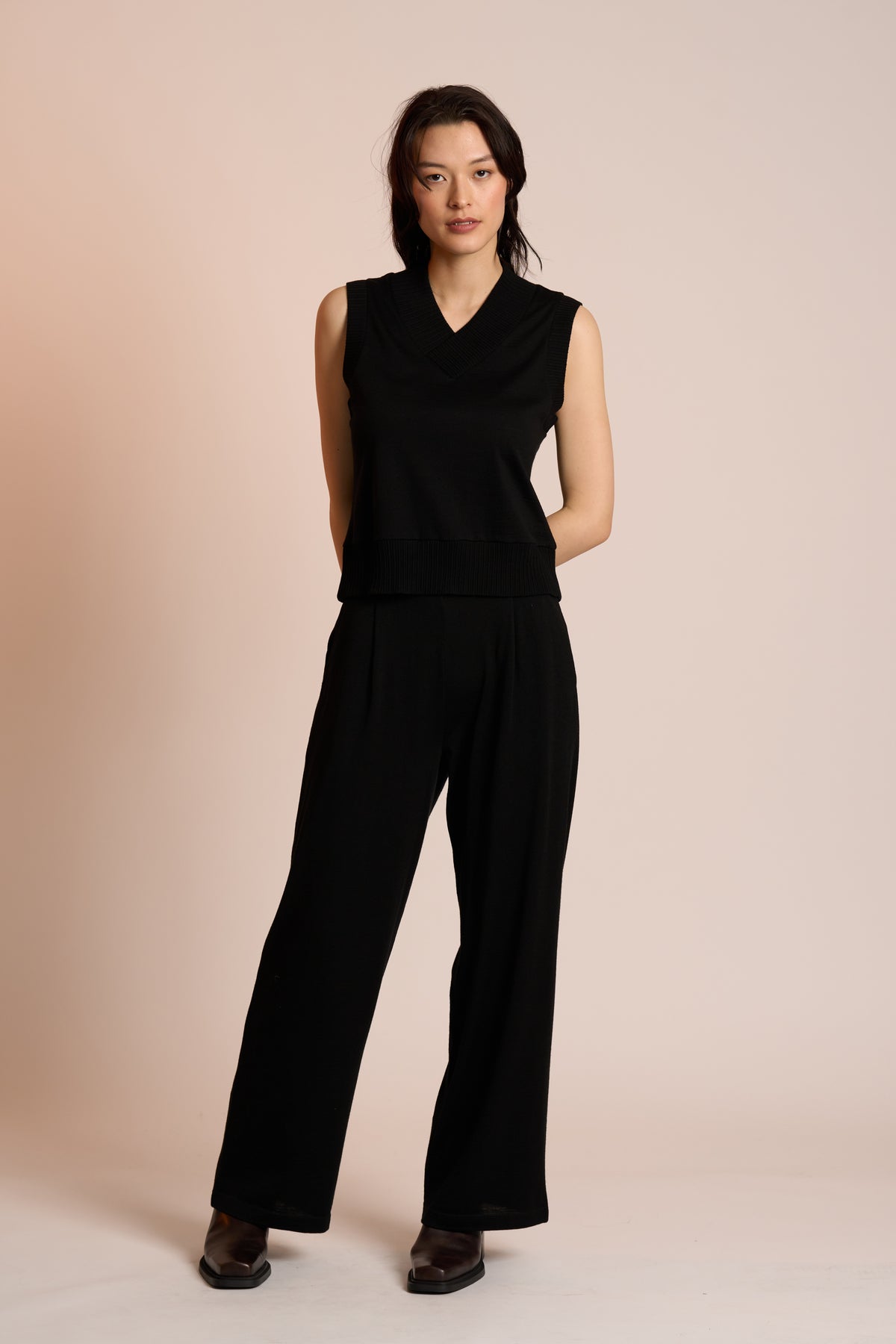 Neris Crop Vest in Black