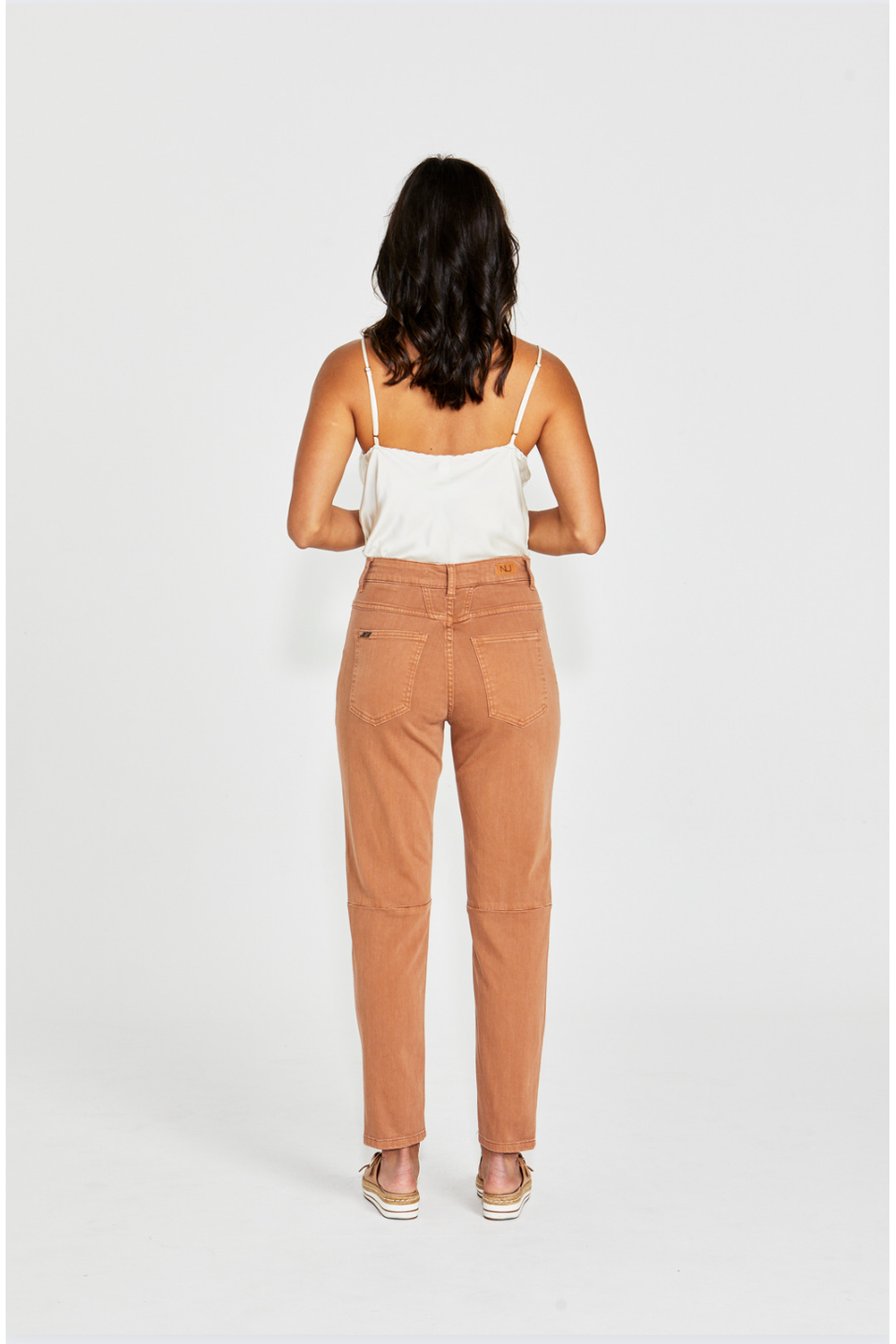 New London Albert Relaxed Fit Taper Legging Jean in Mocha