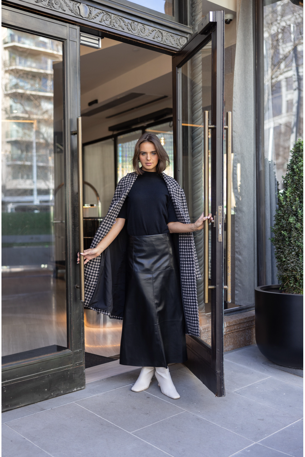 Two-T's Clothing Vegan Leather Skirt in Black