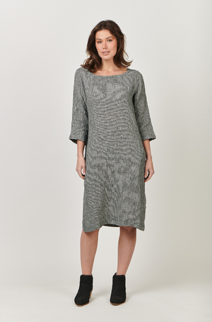Naturals by O & J Boat Neck Linen Dress in Black Puppytooth