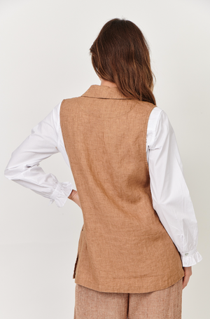 Naturals by O & J Linen Vest in Chai Puppytooth