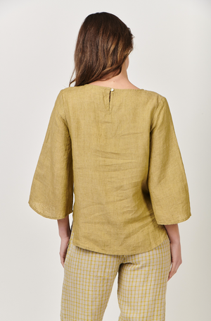 Naturals by O & J Wide Sleeve Top in Peridot