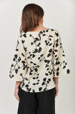 Naturals by O & J Wide Sleeve Top in Gingko Print