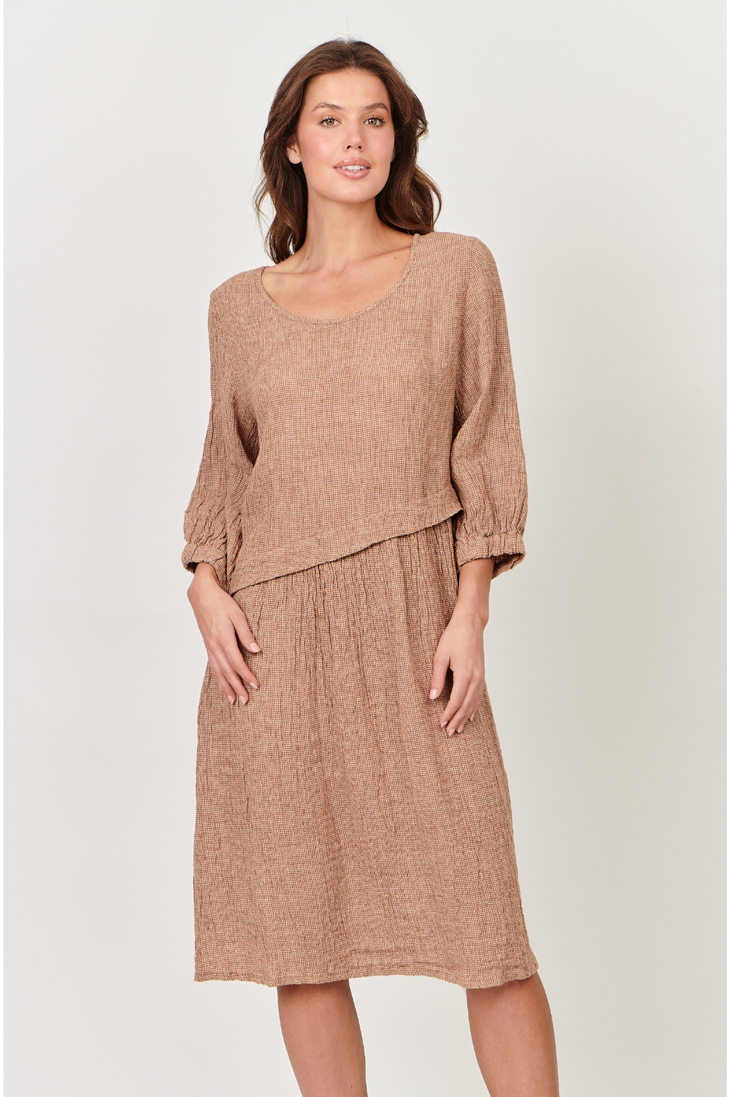 Naturals by O & J  A Symmetrical Pleat Dress in Chai Puppytooth