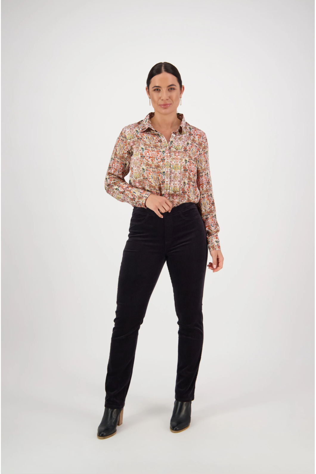 Vassalli Slim Leg Full Length Widewhale Cord Pull On in Charcoal