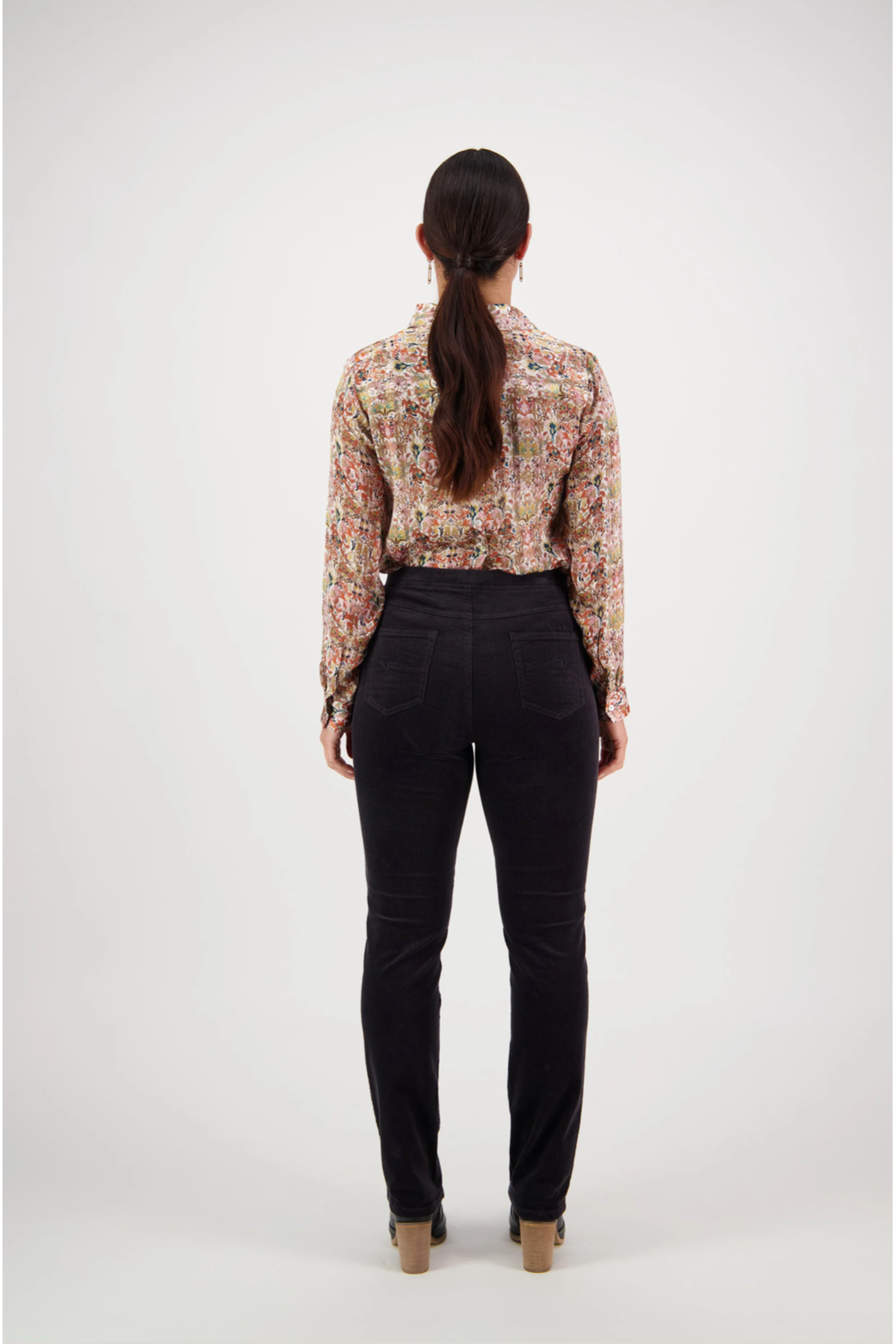 Vassalli Slim Leg Full Length Widewhale Cord Pull On in Charcoal