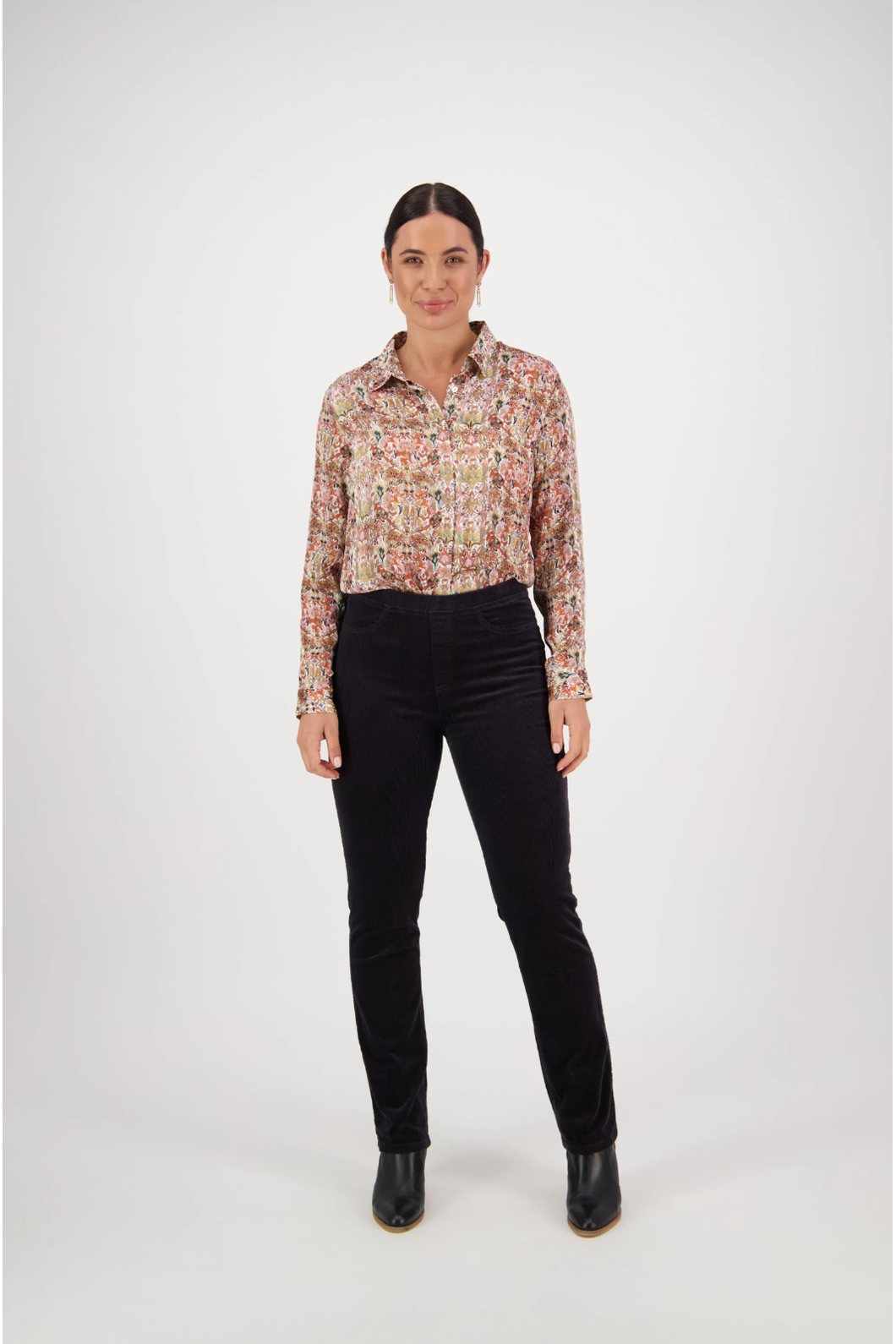 Vassalli Slim Leg Full Length Widewhale Cord Pull On in Charcoal