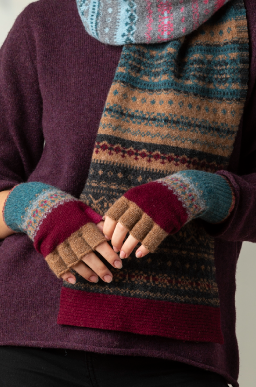 Eribe Knitwear Saint Alloa Fingerless Gloves in Velvet