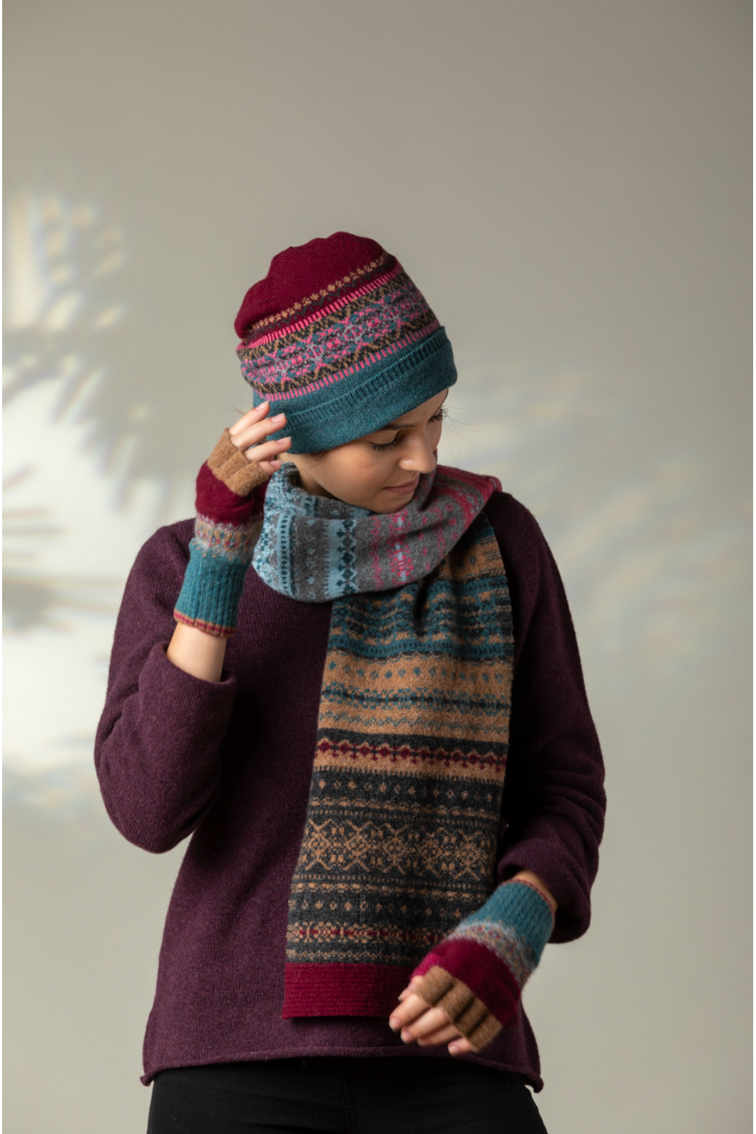 Eribe Knitwear Saint Alloa Fingerless Gloves in Velvet