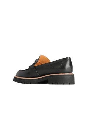 EOS Footwear Abra Shoe in Black