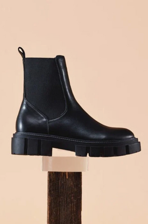 EOS Footwear Feat Boot in Black