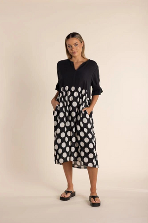 Two-T's Spot Print Dress in Black Natural