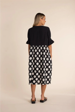 Two-T's Spot Print Dress in Black Natural