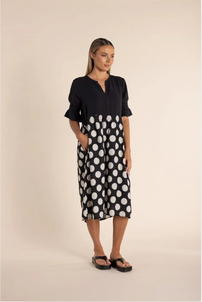 Two-T's Spot Print Dress in Black Natural