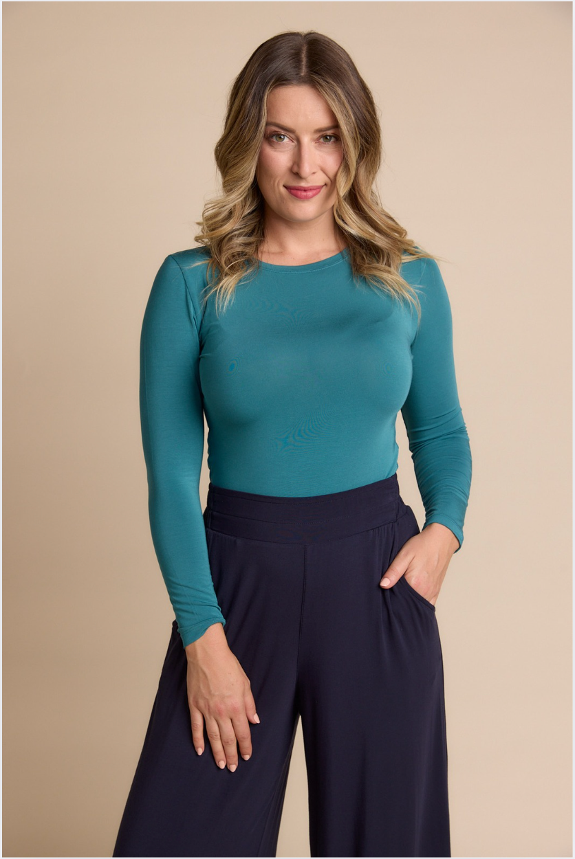 Tani Round neck Long sleeve fitted Tee Top in Peacock