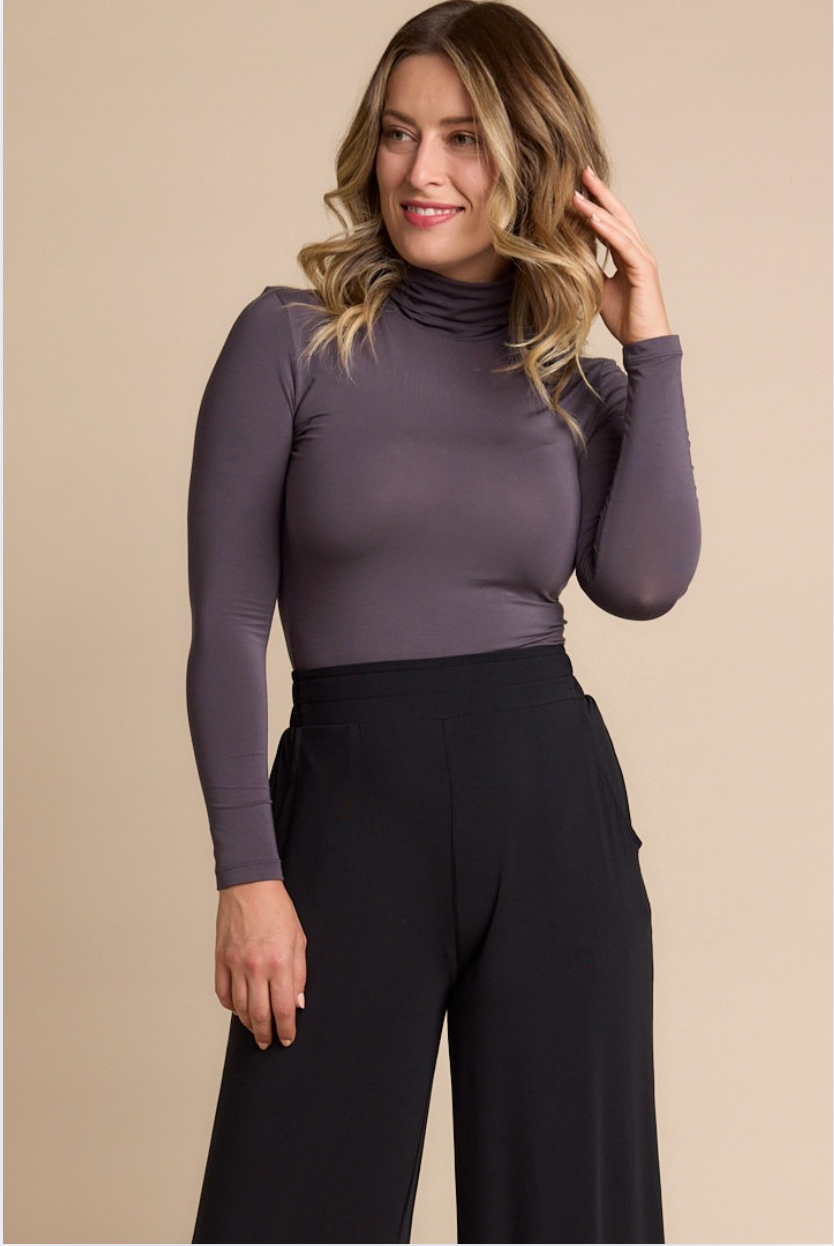 Tani Long Sleeve Turtle Neck Top in Grape
