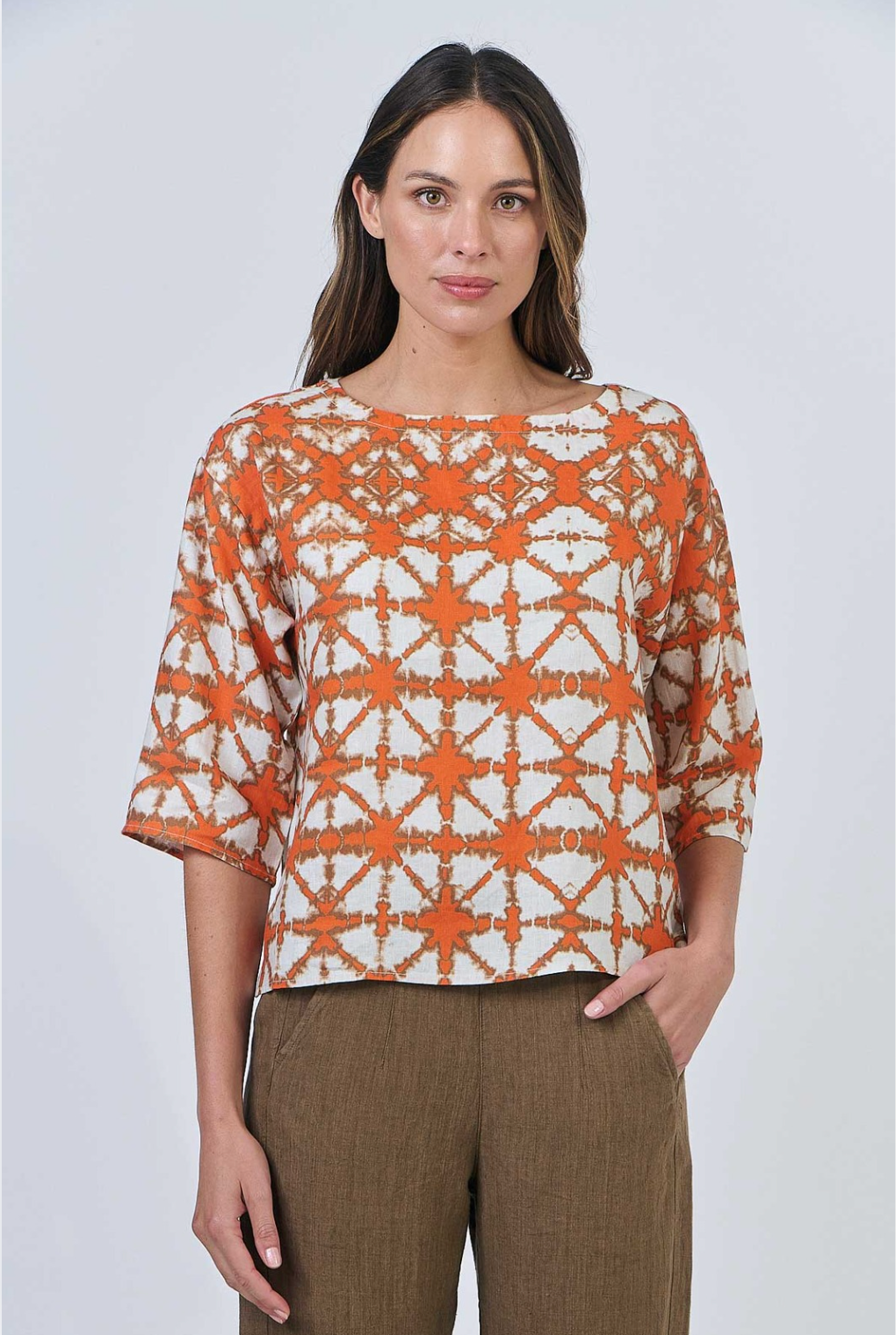Naturals by O & J 3/4 Sleeve Top in Linen Urchin Print