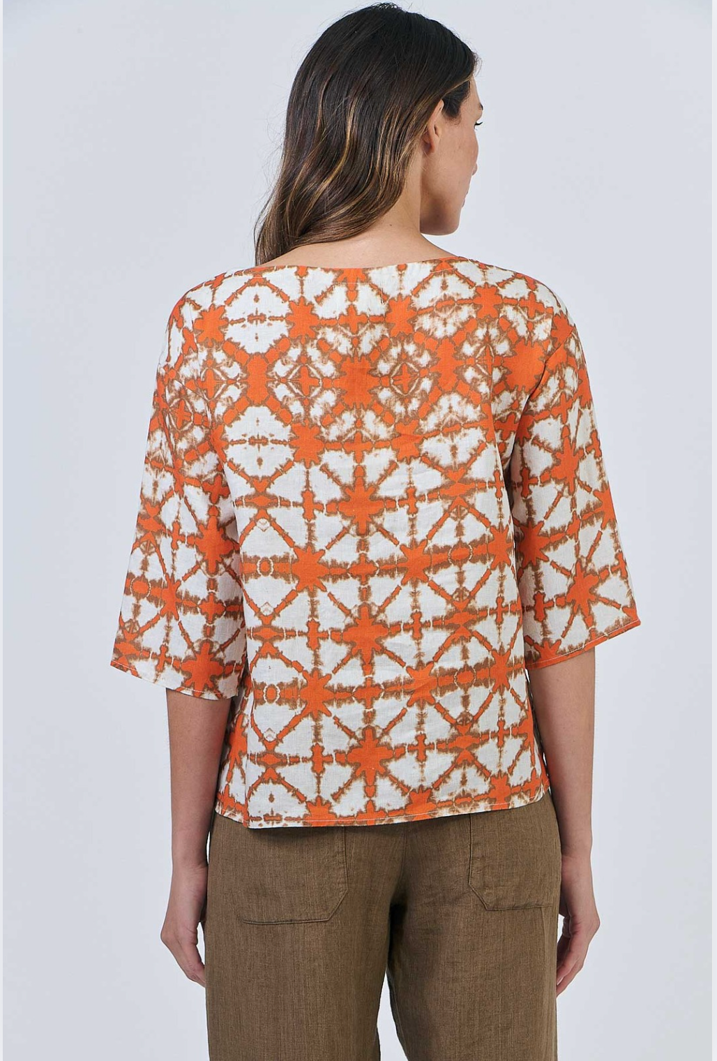 Naturals by O & J 3/4 Sleeve Top in Linen Urchin Print