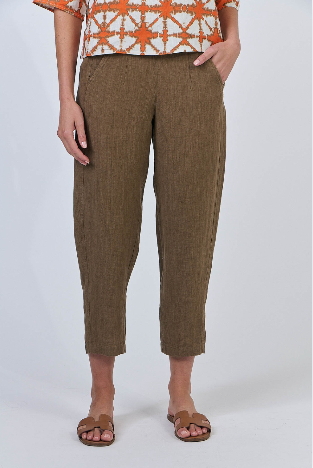 Naturals by O & J 7/8 Linen Pant in Tobacco Plain