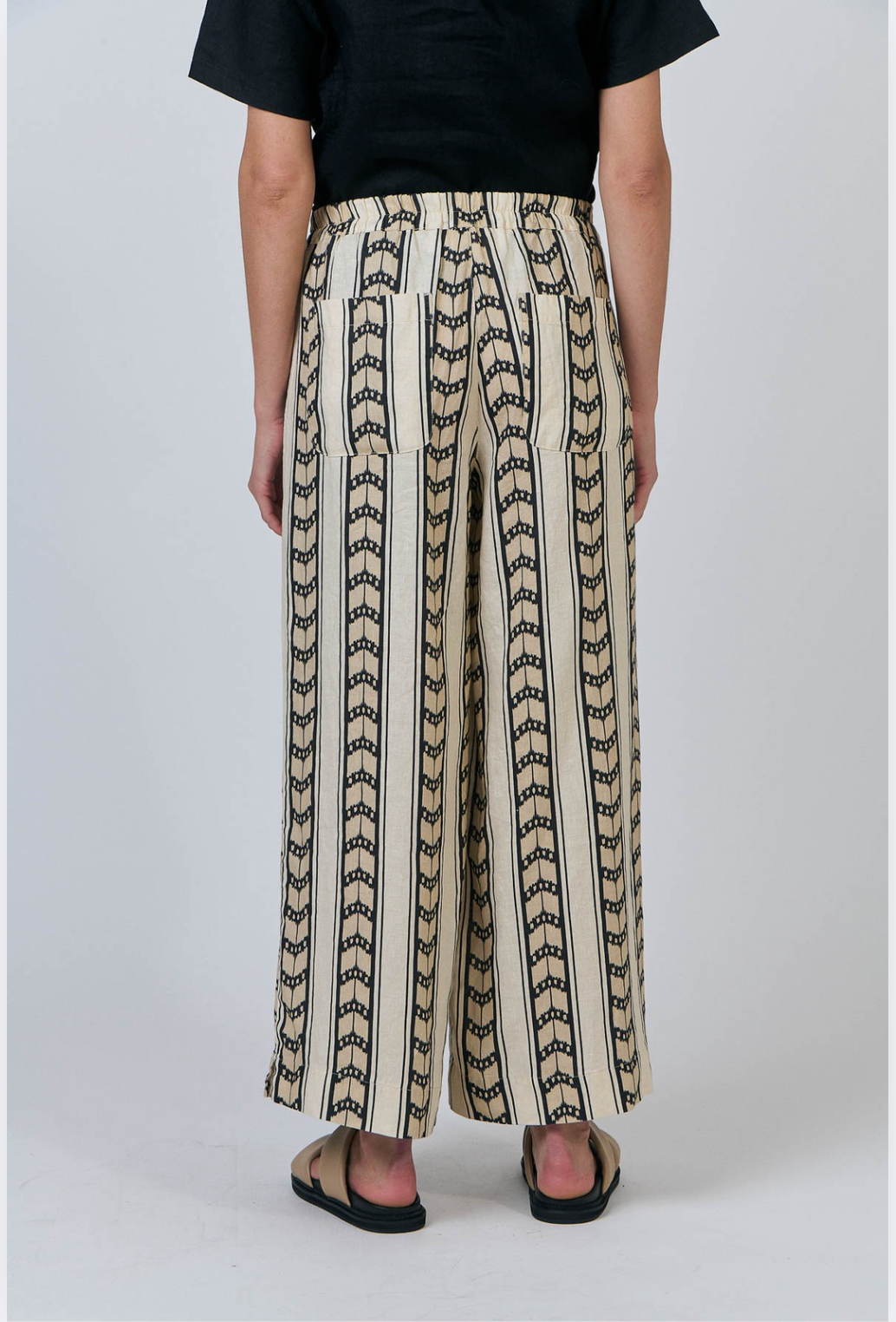 Naturals by O & J Linen Pant in Chevron Print