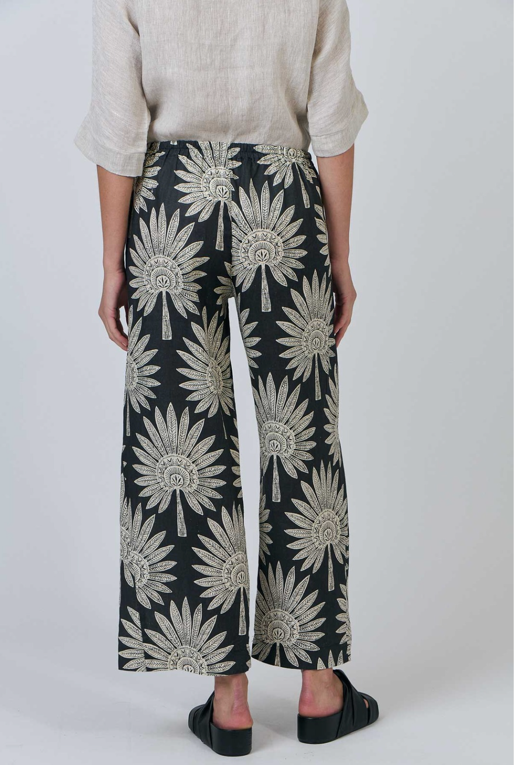 Naturals by O & J Linen Pant in Palm Print
