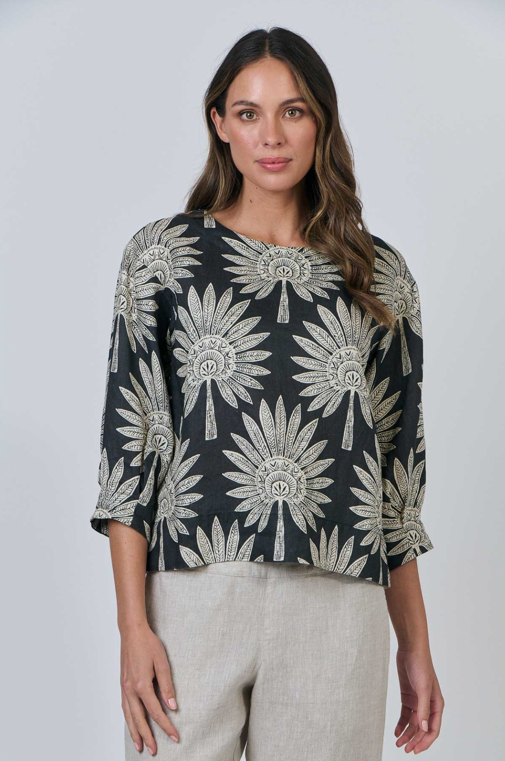 Naturals by O & J Linen Printed Top 3/4 Sleeves in Palm Print