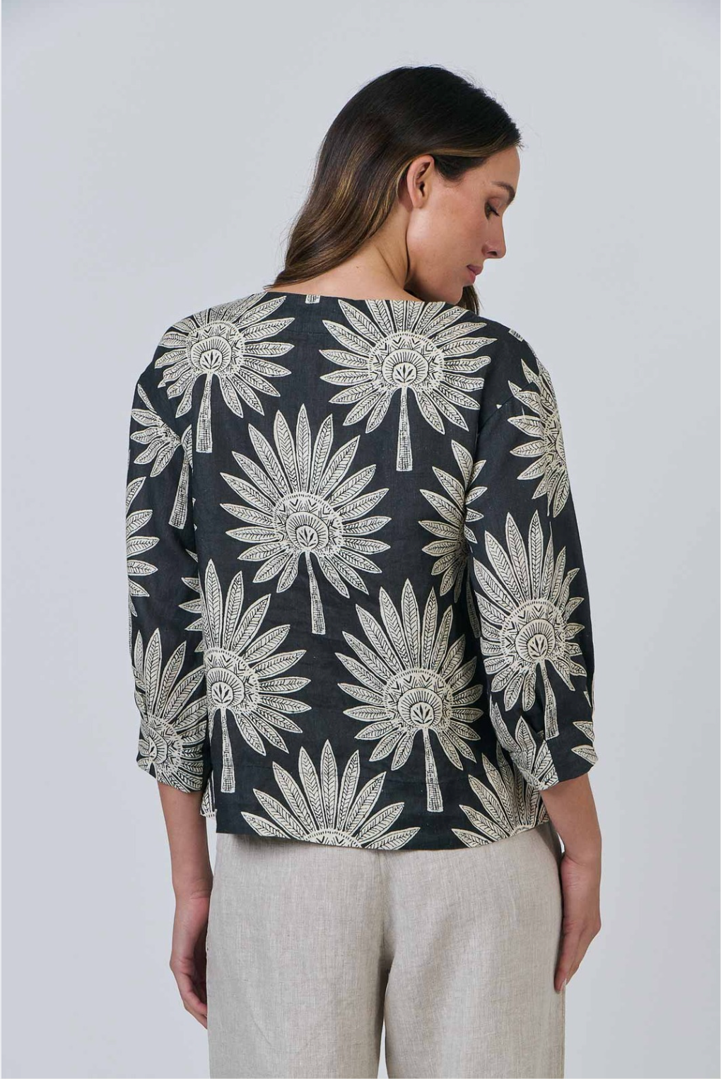 Naturals by O & J Linen Printed Top 3/4 Sleeves in Palm Print