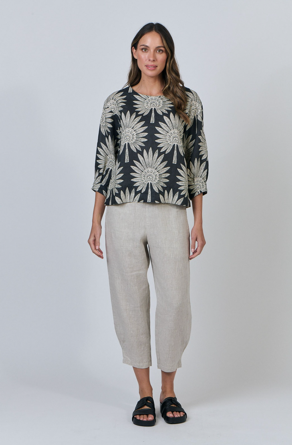Naturals by O & J Linen Printed Top 3/4 Sleeves in Palm Print