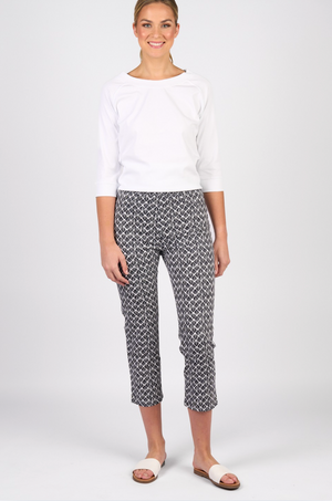 Vassalli Printed Slim Leg 7/8 Length Lightweight Pull on Pant in Fan