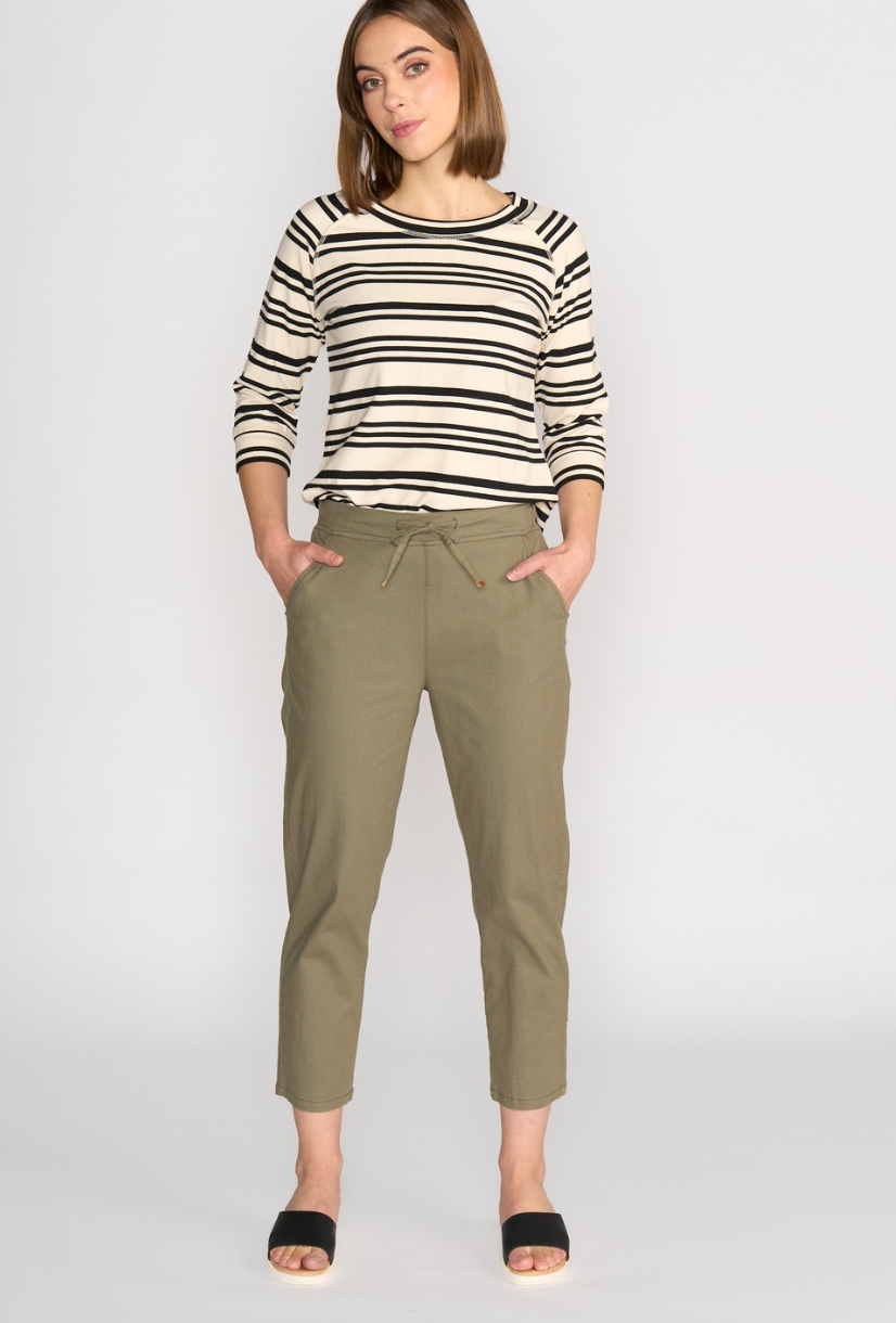 Vassalli Ankle Grazer Slim Leg Elastic Waist Pant in Army