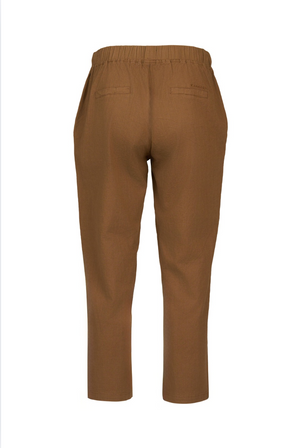 Vassalli Ankle Grazer Slim Leg Elastic Waist Pant in Pecan