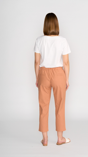 Vassalli Ankle Grazer Slim Leg Elastic Waist Pant in Spice